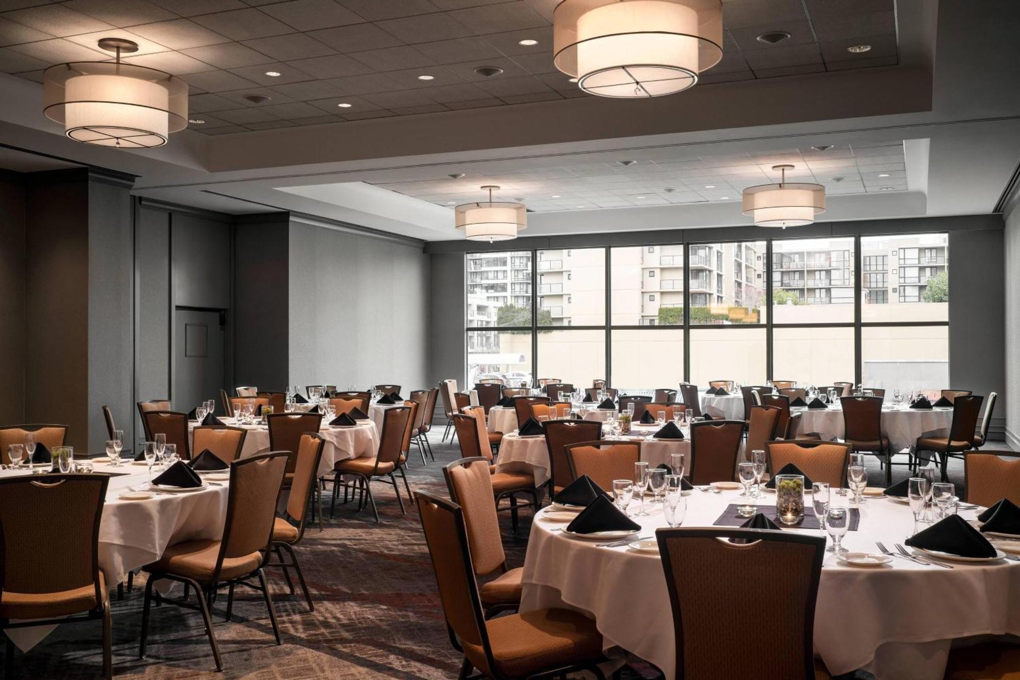 Vancouver Airport Marriott Hotel Ричмонд Экстерьер фото