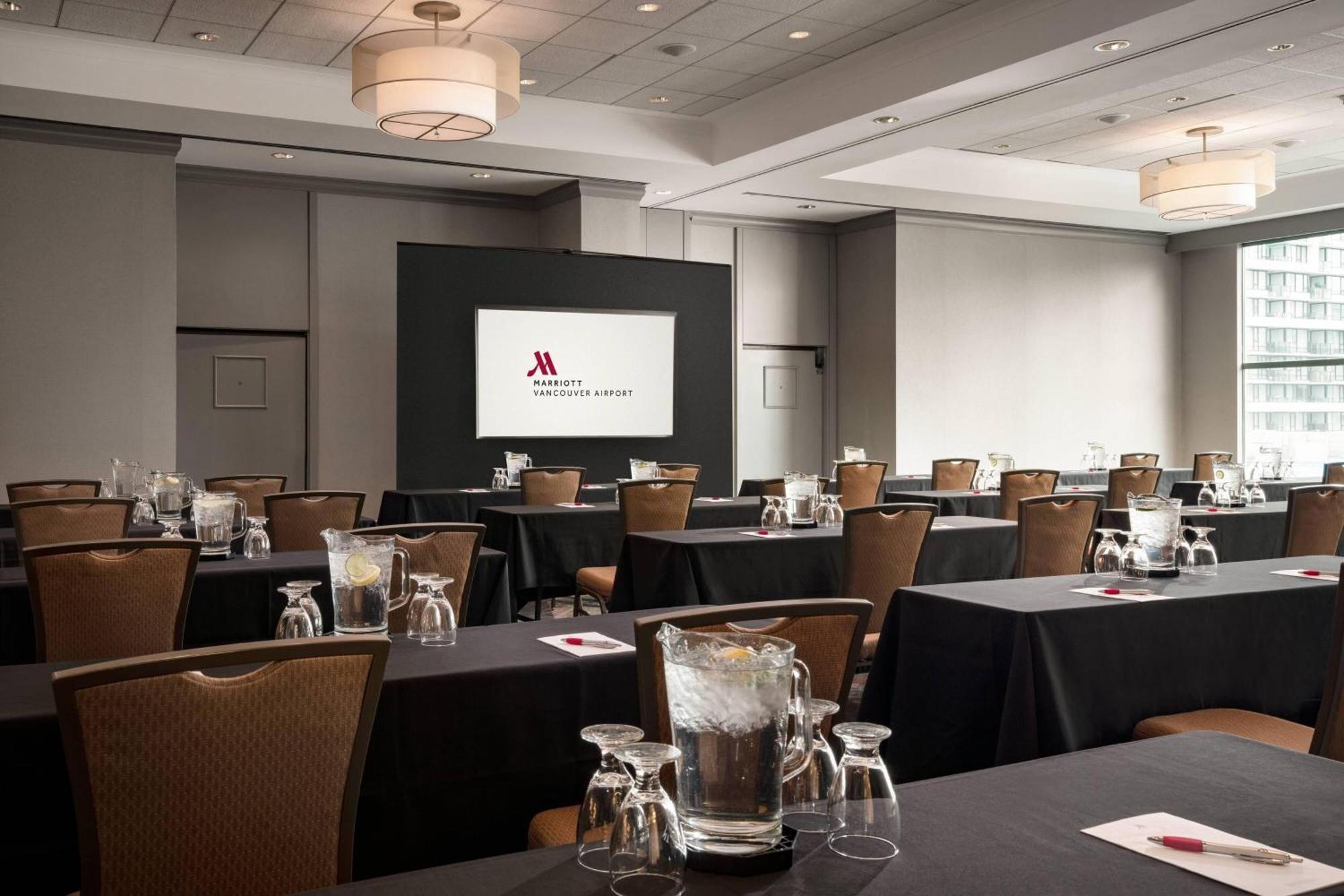 Vancouver Airport Marriott Hotel Ричмонд Экстерьер фото